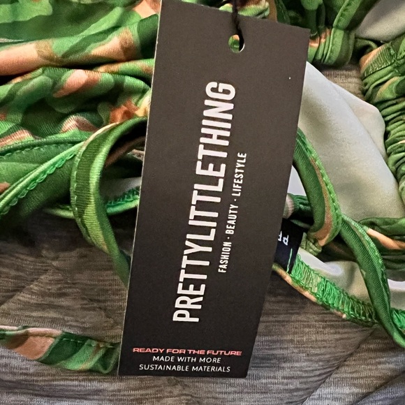 GREEN ABSTRACT PRINT SIDE CUT OUT HALTERNECK MIDI DRESS - Picture 9 of 10